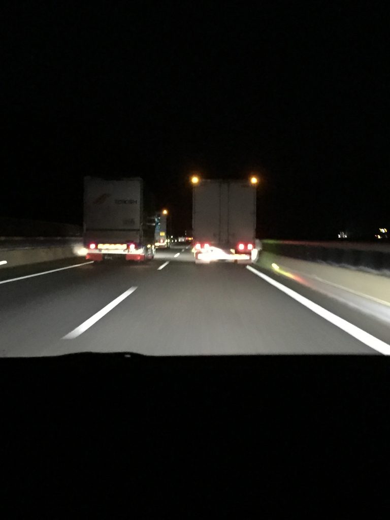 あたりは真っ暗